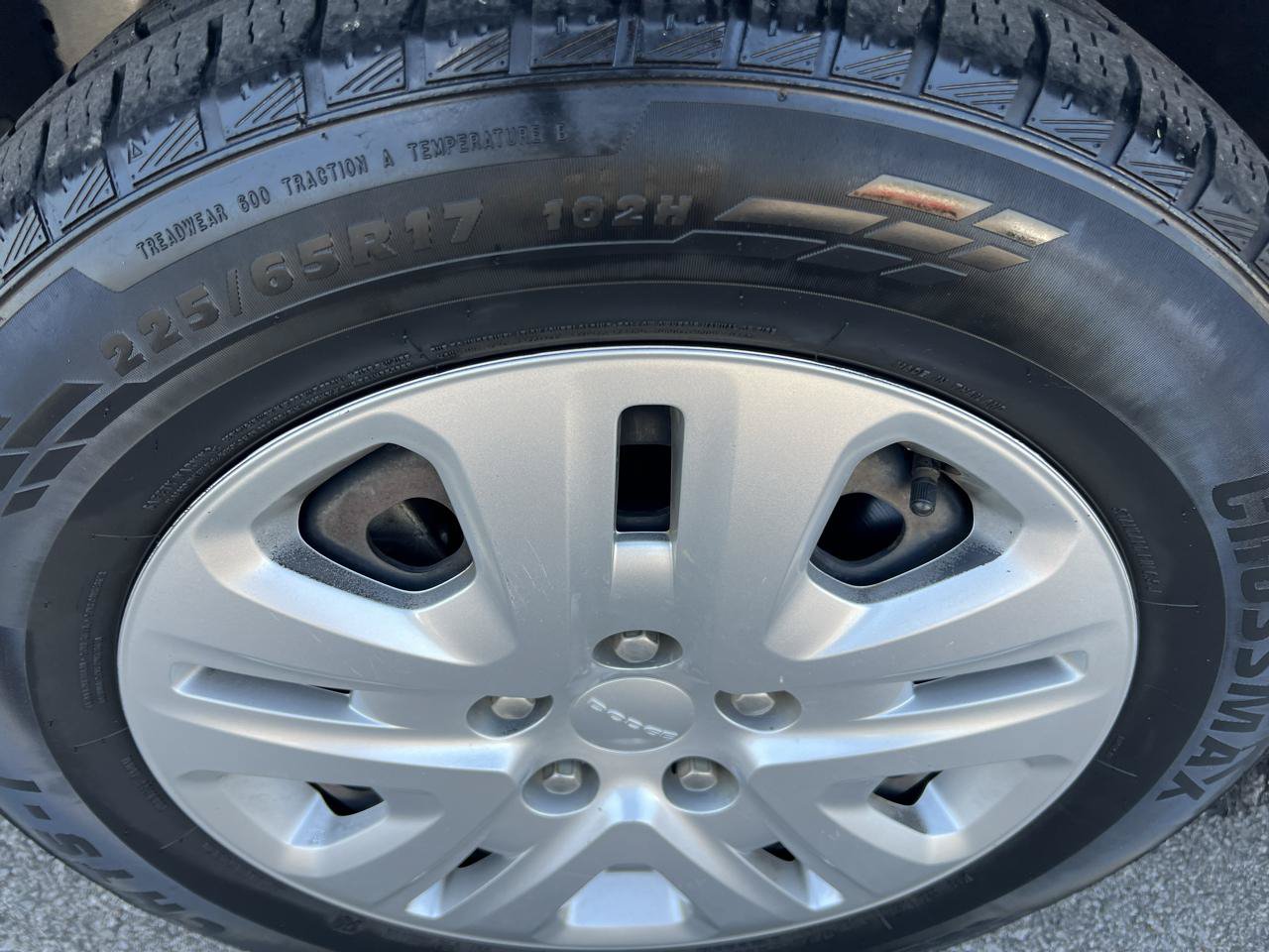 Used 2020 Dodge Journey SE FWD image 2