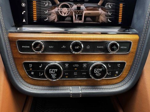 Used 2023 Bentley Bentayga Extended Wheelbase image 39