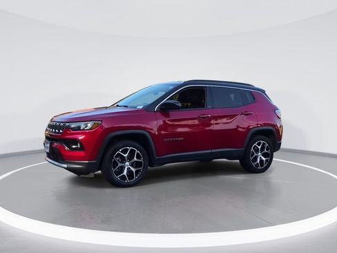 Used 2024 Jeep Compass Limited AWD/4WD image 4