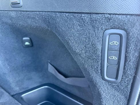 Used 2017 Volvo XC90 T6 R-Design w/ Vision Package image 14