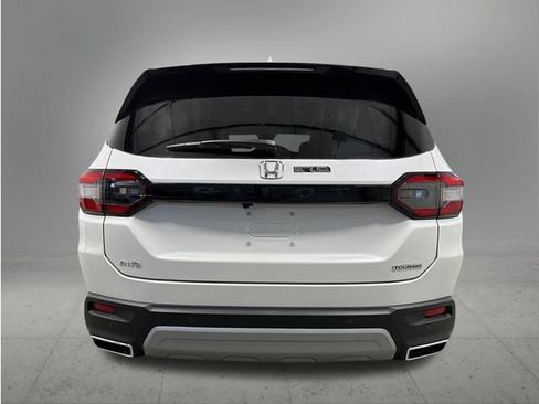 Certified 2025 Honda Pilot Touring image 4