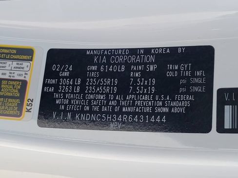 Used 2024 Kia Carnival EX FWD image 22