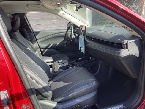 Used 2021 Ford Mustang Mach-E Premium image 8