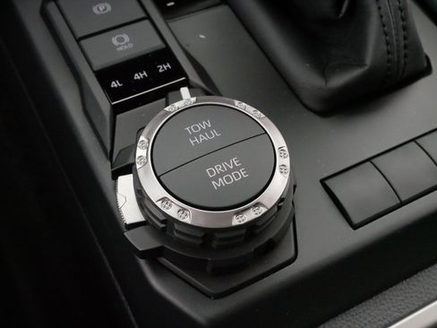 Certified 2025 Toyota 4Runner SR5 image 28