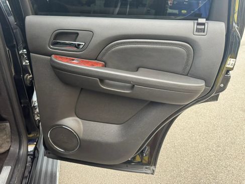Used 2012 Cadillac Escalade AWD image 22