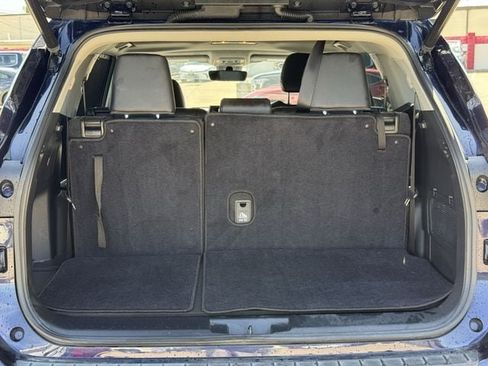 Used 2023 Toyota Highlander XLE FWD image 37