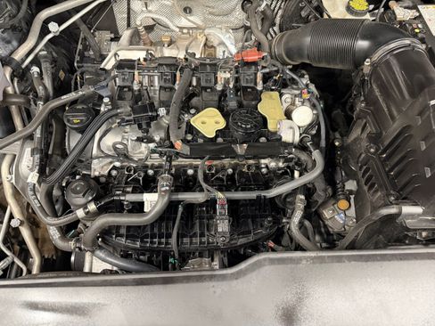 Used 2024 Volkswagen Atlas Cross Sport SE image 30