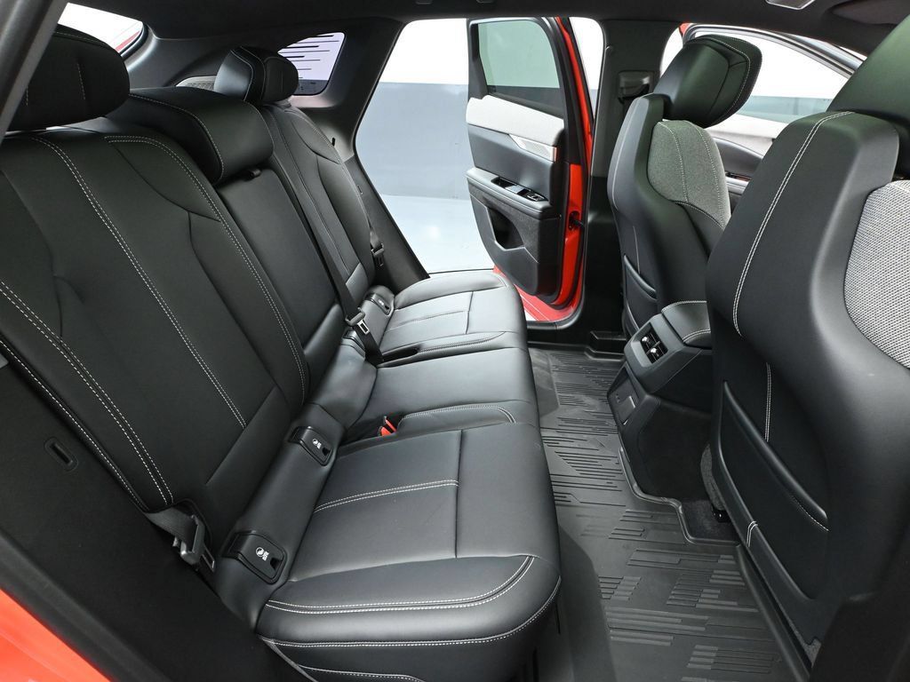 Used 2026 Cadillac Optiq Sport 1 w/ LPO, Floor Liner Package AWD/4WD image 36