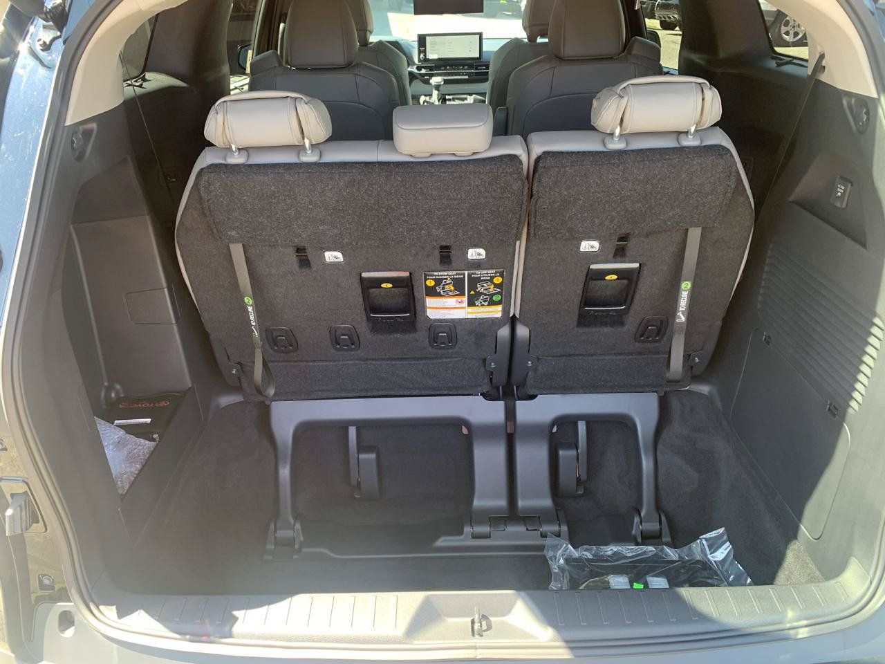 Used 2026 Toyota Sienna XLE AWD/4WD image 9