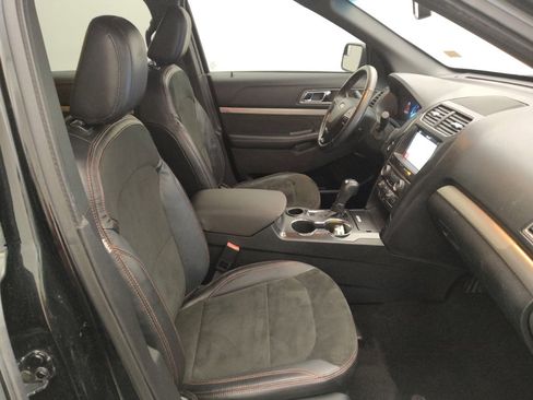 Used 2018 Ford Explorer XLT w/ Equipment Group 202A FWD image 21