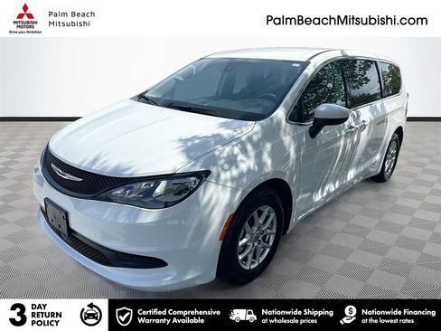 Used 2023 Chrysler Voyager LX image 1