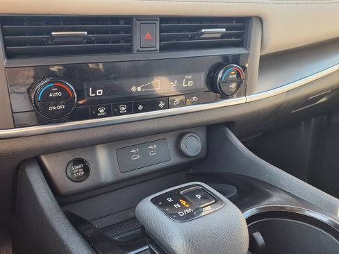 Used 2025 Nissan Rogue SV FWD image 29
