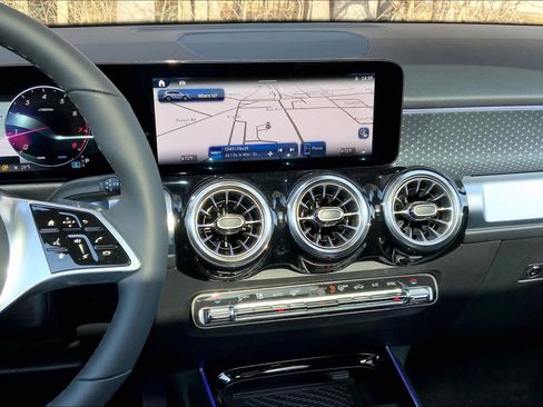 New 2026 Mercedes-Benz GLB 250 4MATIC image 6