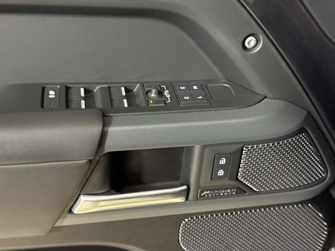 Used 2023 Land Rover Defender 110 X-Dynamic SE AWD/4WD image 17