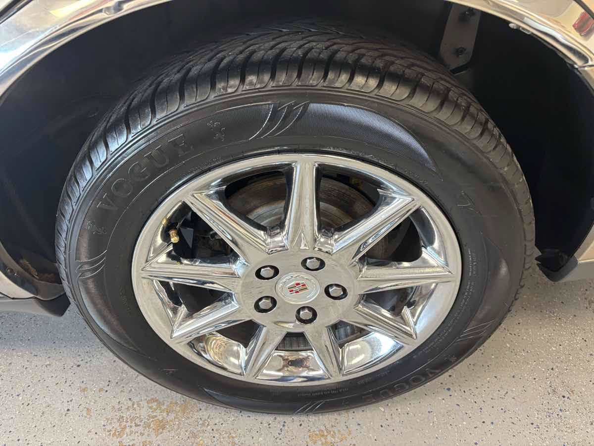 Used 2005 Cadillac De Ville FWD image 24