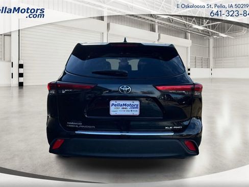Used 2022 Toyota Highlander XLE image 4