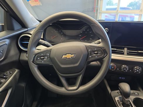 Used 2024 Chevrolet Trax LS w/ LS Convenience Package FWD image 21