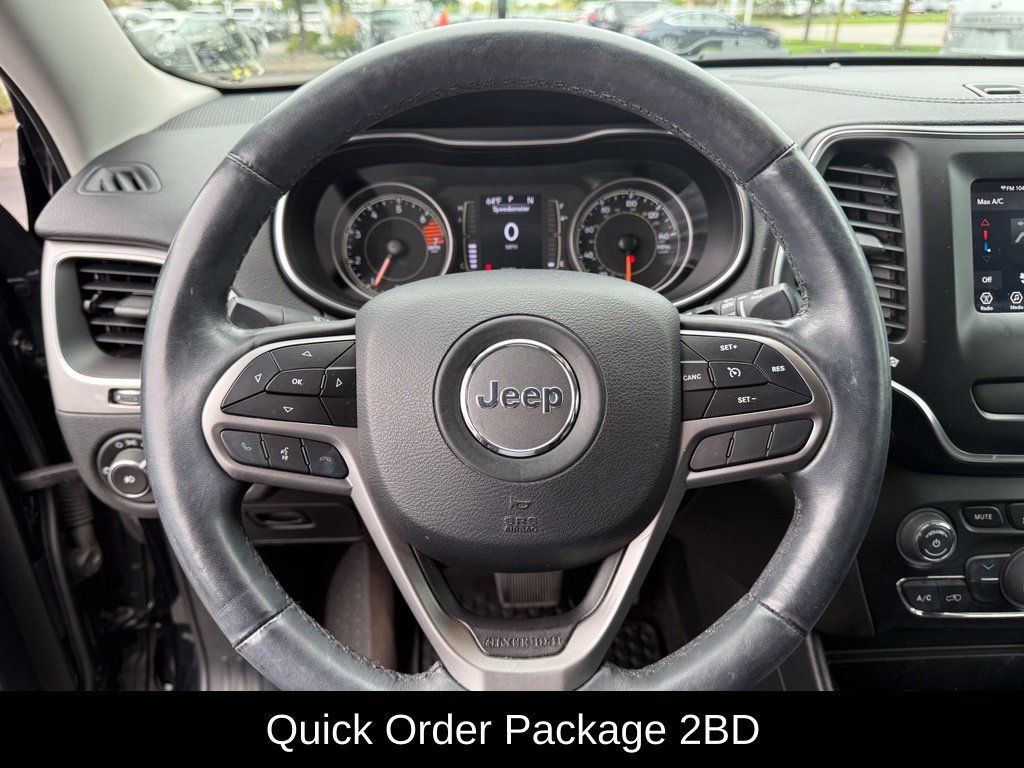 Used 2019 Jeep Cherokee Latitude Plus w/ Cold Weather Group AWD/4WD image 9
