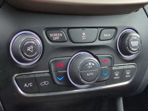 Used 2016 Jeep Cherokee Latitude w/ Comfort/Convenience Group image 33