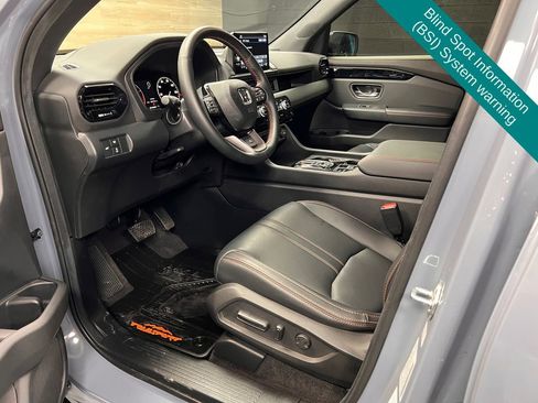 Used 2025 Honda Pilot TrailSport image 4