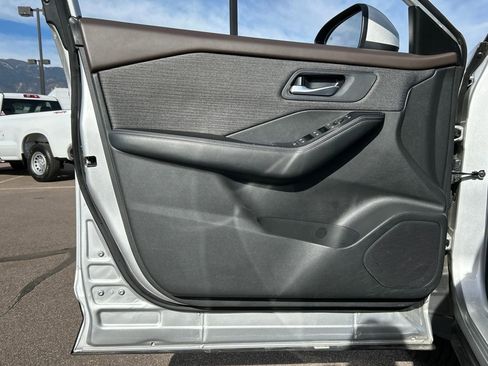 Used 2023 Nissan Rogue SV image 29