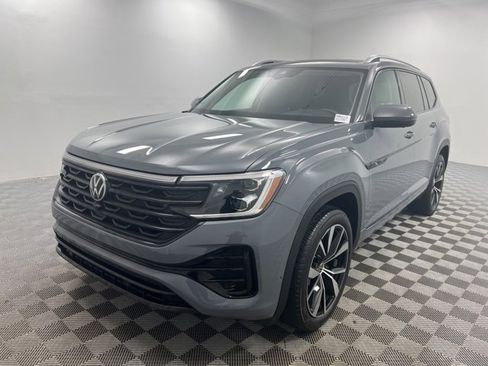 Used 2025 Volkswagen Atlas SEL Premium R-Line image 2