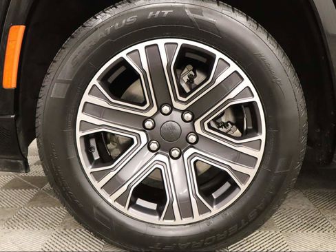 Used 2024 Jeep Wagoneer L Series II w/ Flexible Seating Group image 6