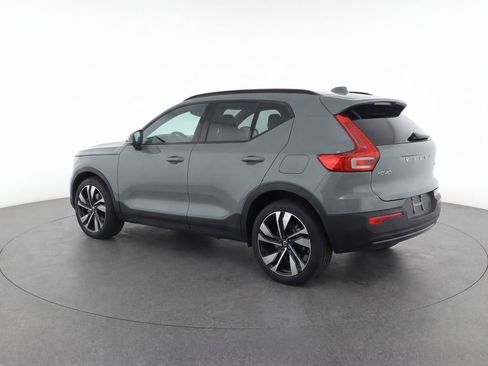 Used 2024 Volvo XC40 B5 Plus w/ Protection Package Premier AWD/4WD image 3