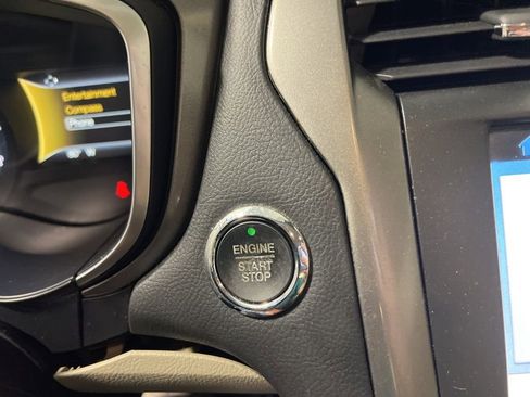 Used 2019 Ford Fusion SE FWD image 31
