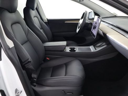 Used 2023 Tesla Model Y AWD image 17