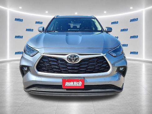 Used 2022 Toyota Highlander XLE AWD/4WD image 8