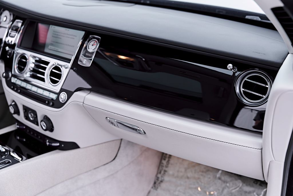 Used 2014 Rolls-Royce Wraith RWD image 44