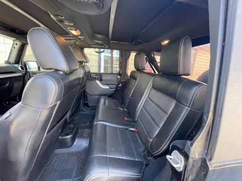 Used 2012 Jeep Wrangler Unlimited Rubicon image 32