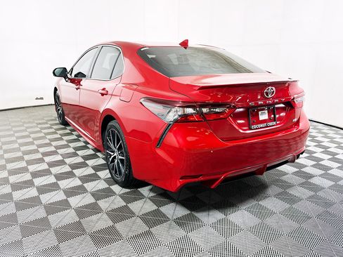 Used 2023 Toyota Camry SE w/ Cold Weather Package FWD image 5