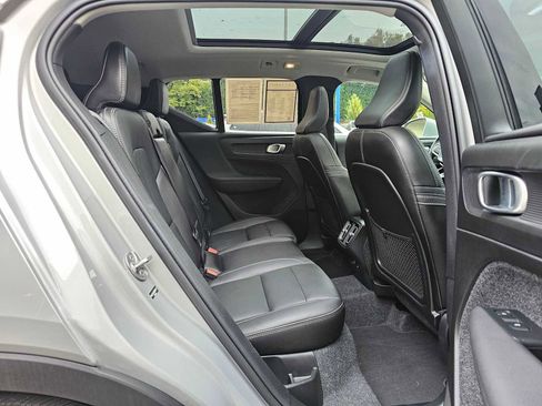 Certified 2025 Volvo XC40 B5 Core image 12