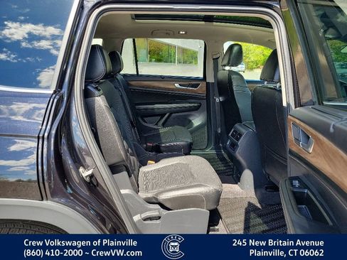 Used 2024 Volkswagen Atlas SE AWD/4WD image 16