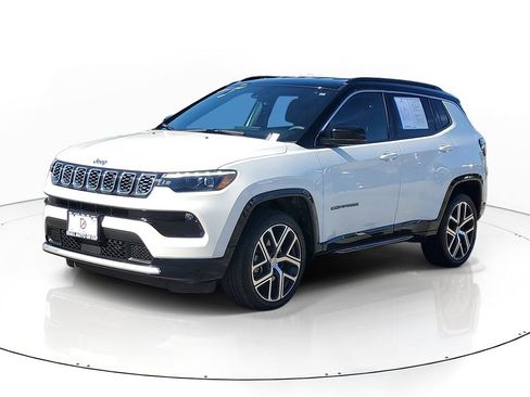 Used 2024 Jeep Compass Limited w/ Elite Group AWD/4WD image 2