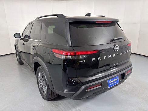 Used 2025 Nissan Pathfinder SV FWD image 7