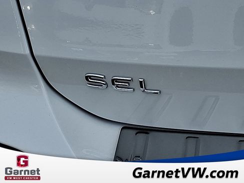 Used 2025 Volkswagen Taos SEL image 33