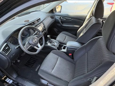 Used 2017 Nissan Rogue S image 2