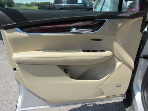 Certified 2019 Cadillac XT5 Luxury FWD image 10