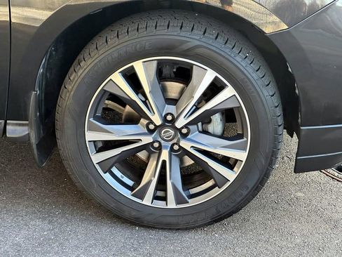 Used 2019 Nissan Pathfinder Platinum image 7