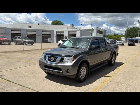 Used 2018 Nissan Frontier SV AWD/4WD image 2