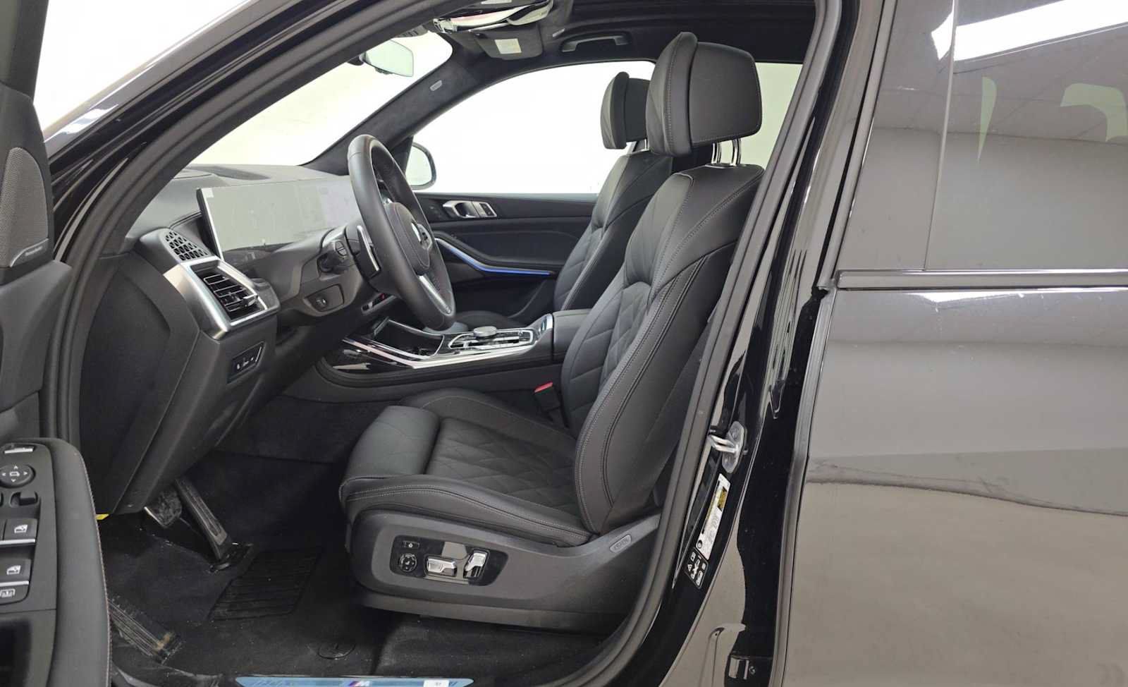 Used 2026 BMW X7 xDrive40i w/ M Sport Package AWD/4WD image 5