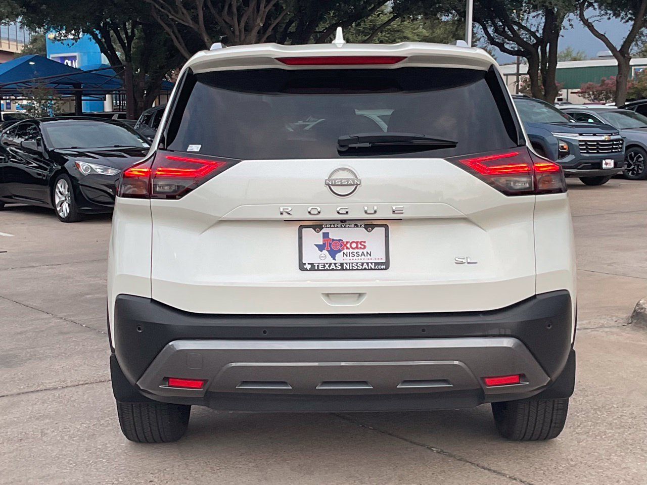 Used 2023 Nissan Rogue SL w/ SL Premium Package FWD image 5