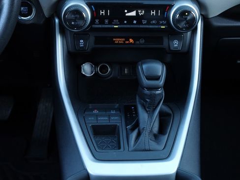 Used 2022 Toyota RAV4 XLE w/ Convenience Package image 16