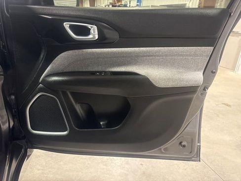 Used 2023 Jeep Compass Sport image 6