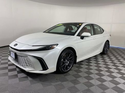 Used 2025 Toyota Camry XSE AWD/4WD image 4