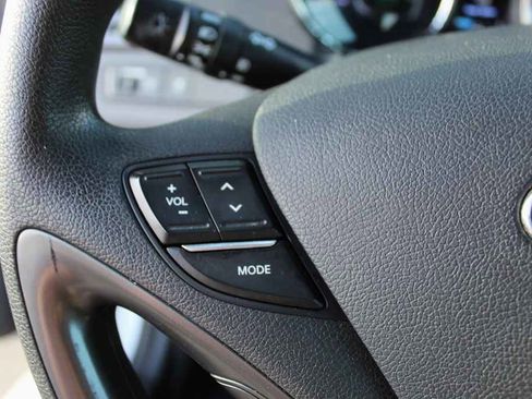 Used 2014 Hyundai Sonata Hybrid image 16