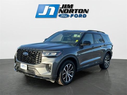 Used 2025 Ford Explorer ST-Line image 7